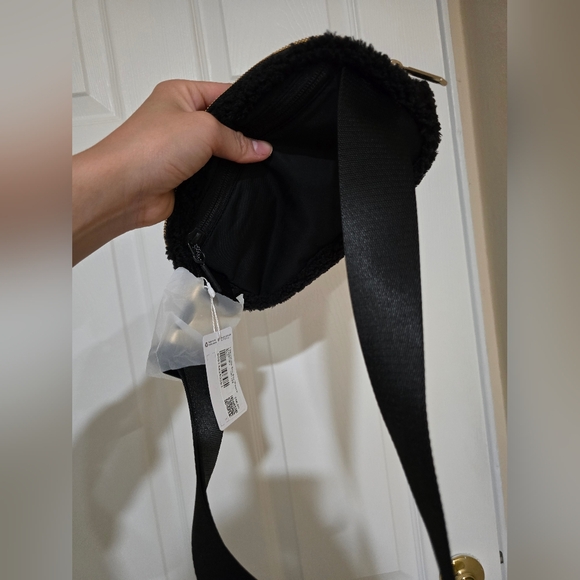 Lululemon Everywhere Fleece Belt bag - Picture 4 of 5